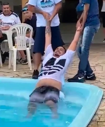 Jovem volta a andar após ficar paraplégico em acidente em piscina no dia do aniversário