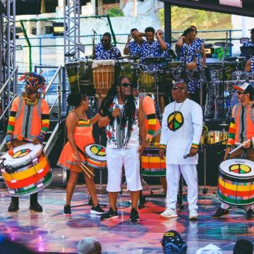 Vocalista do Olodum é afastado do grupo por questões de saúde; entenda