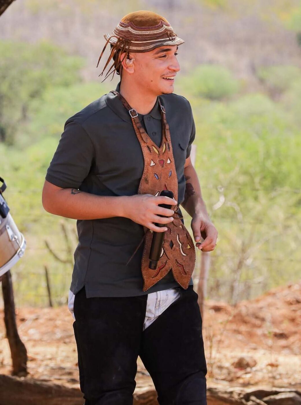 João Gomes desabafa sobre dificuldade para construir sua ‘casa do sertão’ em condomínio de luxo