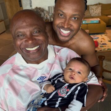 Filho de Carol Peixinho e Thiaguinho rouba a cena em clique fofo com o pai e o avô