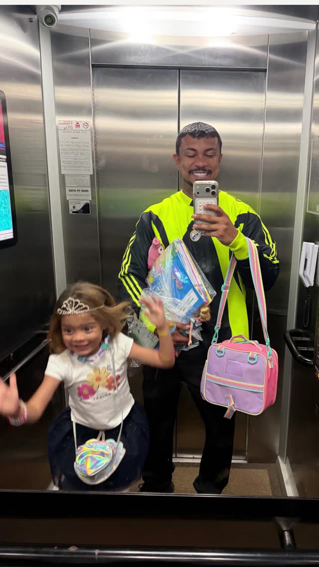 Xamã encanta ao mostrar momento fofo com a filha