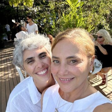 Discreta, Heloisa Périssé compartilha clique especial com a nova namorada