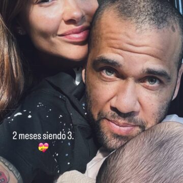 Esposa de Daniel Alves compartilha registro raro com o marido e o filho: “Dois meses sendo 3”