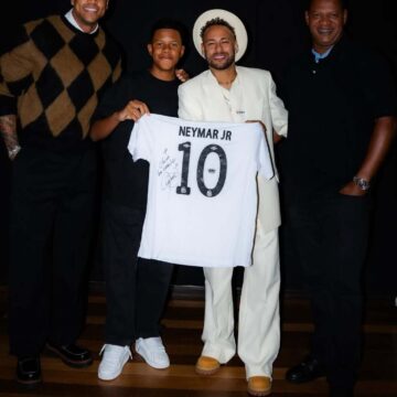 Sobrinho de Léo Santana emociona ao realizar sonho de conhecer Neymar