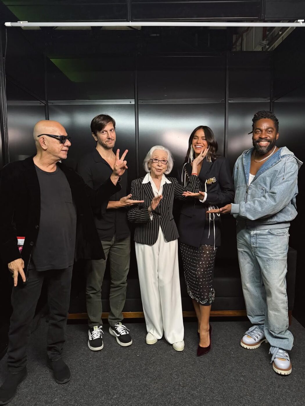 Lázaro Ramos se declara após encontro com Fernanda Montenegro e Bruna Marquezine: “Tsunami de amor”