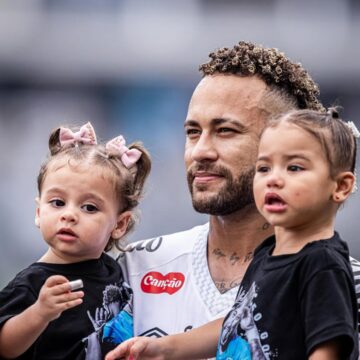 Filha de Neymar encanta ao chamar ‘papai’ pela primeira vez; veja vídeo