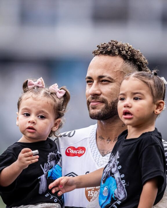 Filha de Neymar encanta ao chamar ‘papai’ pela primeira vez; veja vídeo