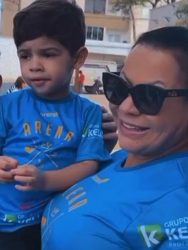 Mãe de Marília Mendonça se declara ao neto Léo em data especial: “Meu orgulho”