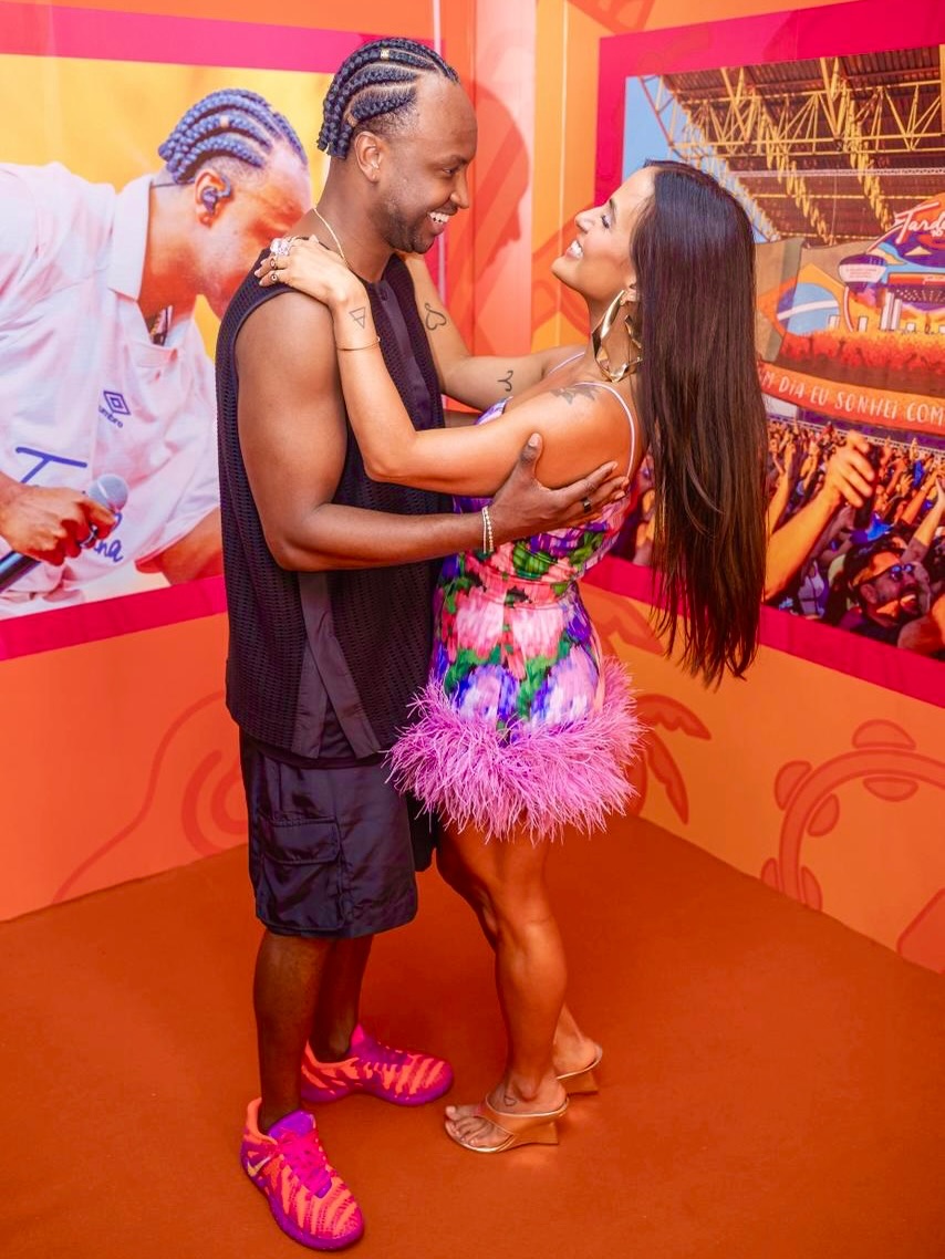 Carol Peixinho curte show de Thiaguinho após nascimento do filho e se declara: “Arrepiante”