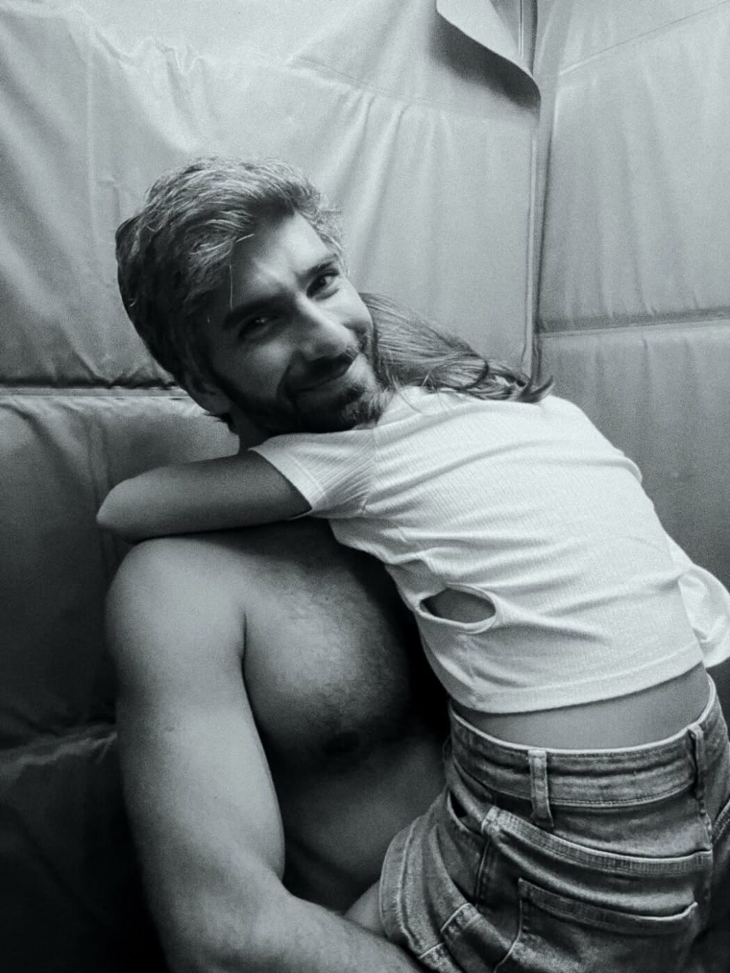 Hugo Moura compartilha momento de carinho com Maria Flor, sua filha com Deborah Secco: “Dei colo todos os dias”