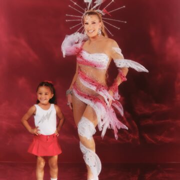 Grávida, Lore Improta celebra presença da filha Liz em ensaio de rua da Viradouro: “Que energia”