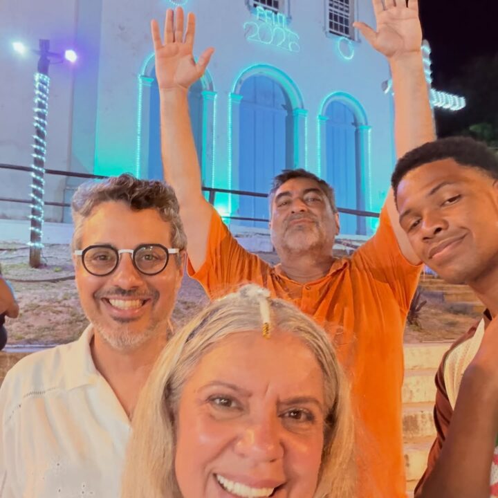 Astrid Fontenelle curte temporada de férias na Bahia com filho e o amigo Zeca Camargo; veja fotos