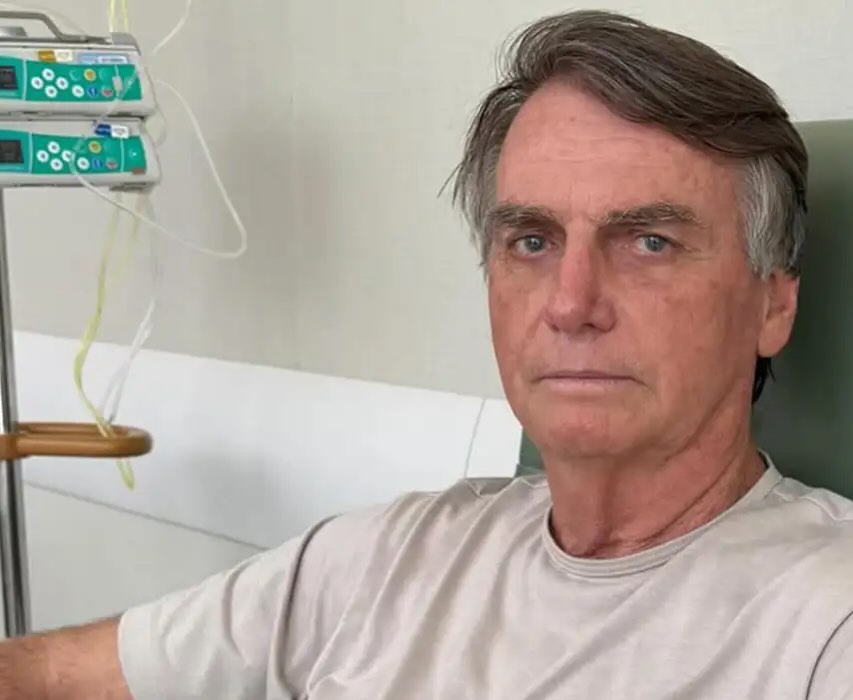 Filho de Jair Bolsonaro fala sobre estado de saúde do pai: “Madrugada de muita preocupação”