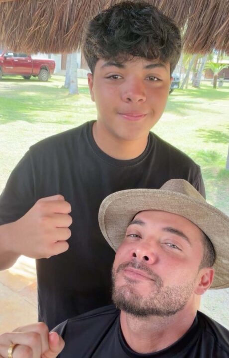 Após cirurgia na cabeça, filho de Wesley Safadão surge em clique raro ao lado do pai: “Moleque está grande”