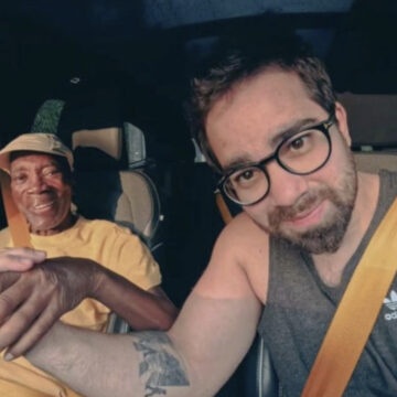 Milton Nascimento surge sorridente em primeiro registro após diagnóstico de demência: “Dia feliz”