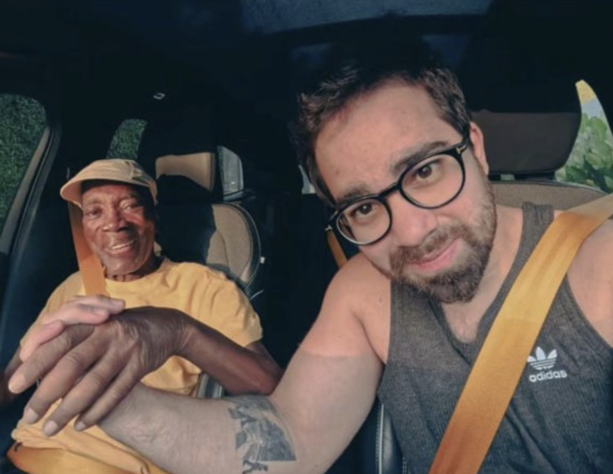 Milton Nascimento surge sorridente em primeiro registro após diagnóstico de demência: “Dia feliz”