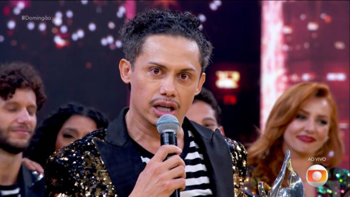 Silvero Pereira vence Dança dos Famosos 2025 e emociona com discurso: ‘Quero ser referência’