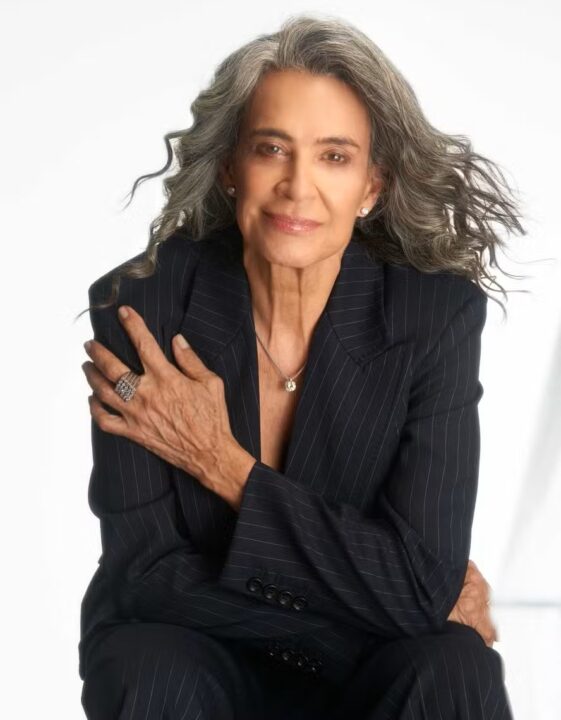 “Então é Natal”: Simone completa 76 anos e celebra três décadas da música de sucesso