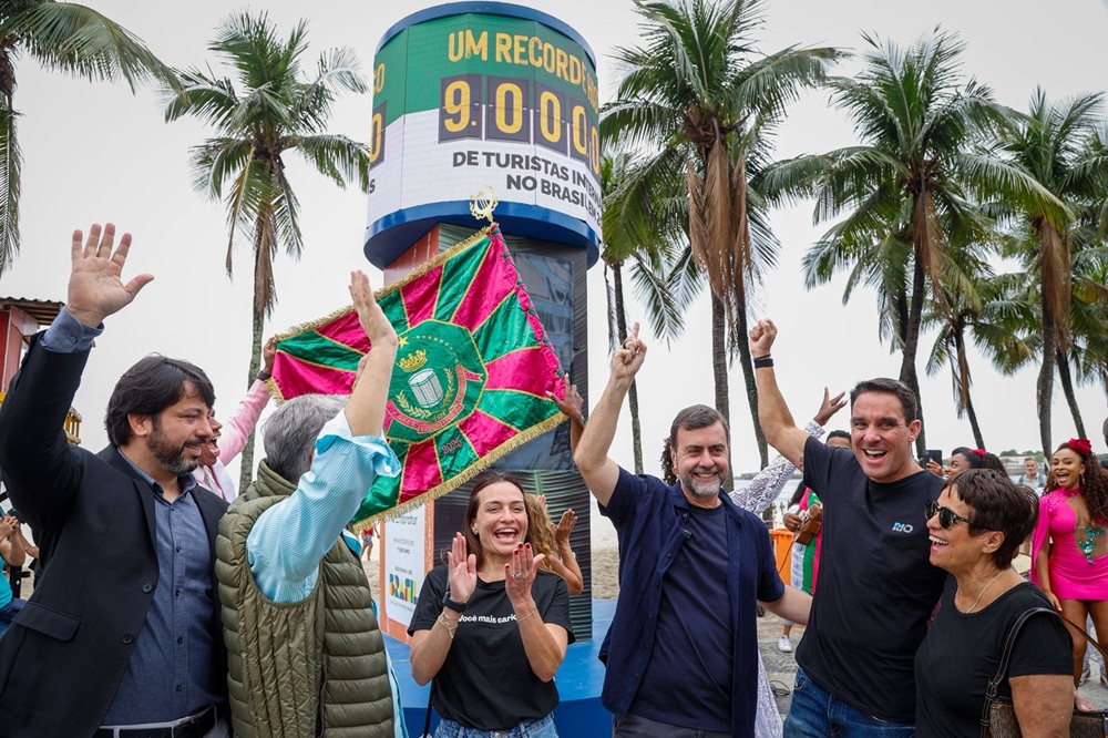 Brasil bate recorde histórico e alcança 9 milhões de turistas estrangeiros em 2025