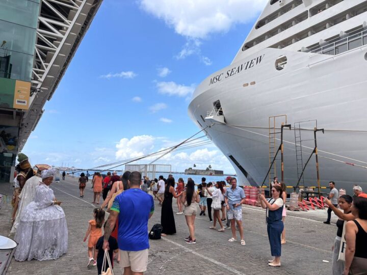 Navios de cruzeiro  trazem 8 mil turistas à Bahia na reta final de 2025