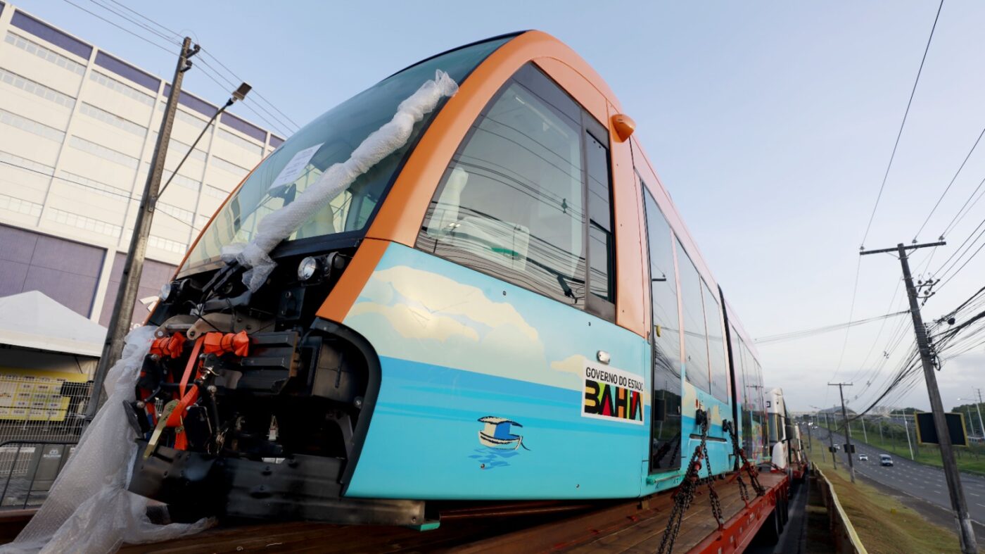 Primeiros trens do VLT chegam a Salvador nesta quarta (3) e antecipam nova fase do projeto