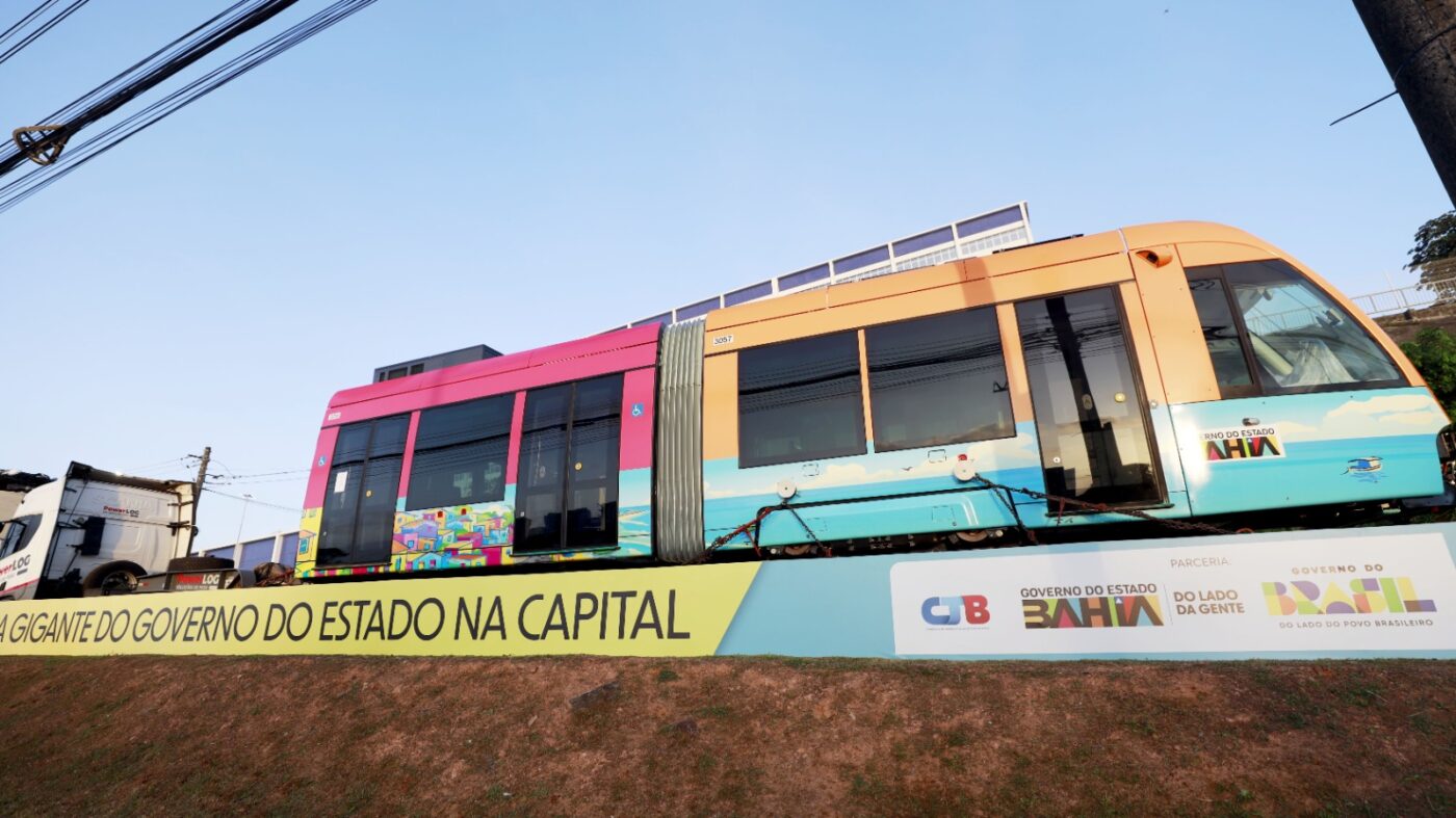 VLT de Salvador chega a 50% das obras e já é visto circulando em operação assistida; veja