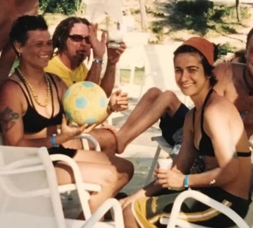 Lan Lanh abre álbum de fotos íntimas com a ex, Cássia Eller, que completaria 63 anos