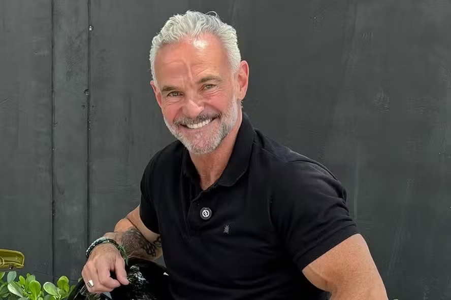 Eterno galã, Mateus Carrieri completa 50 anos de carreira e descarta aposentadoria: ‘Quero morrer atuando’