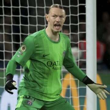 Conheça Safonov, polêmico goleiro do PSG que virou carrasco do Flamengo