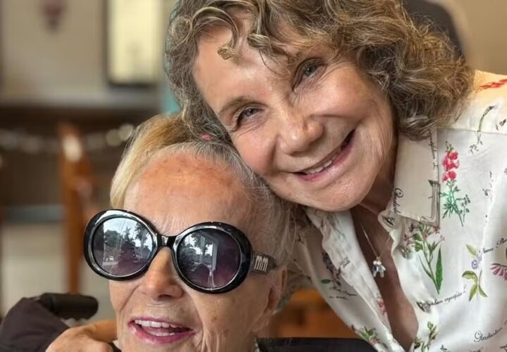 Íris Bruzzi reaparece ao receber a visita de Sylvia Massari no Retiro dos Artistas