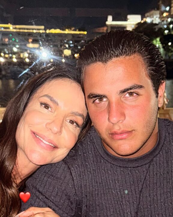 Ivete Sangalo surge em momento de carinho com o filho Marcelo