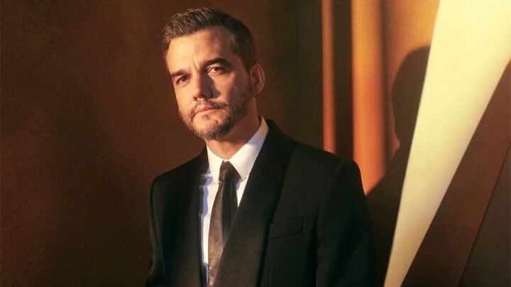 Wagner Moura é ‘tietado’ por The Rock e outras estrelas em evento do Globo de Ouro