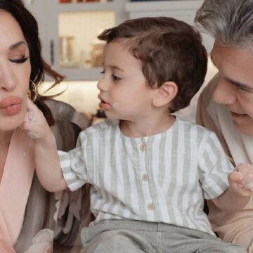 Claudia Raia e Jarbas Homem de Mello abrem álbum de Natal com o filho Luca