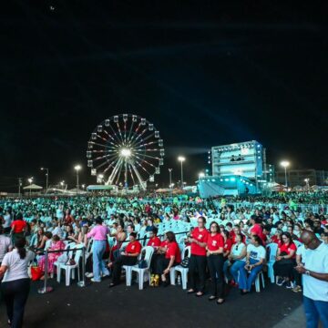 Show de Frei Gilson no Natal reúne cerca de 100 mil pessoas em Salvador
