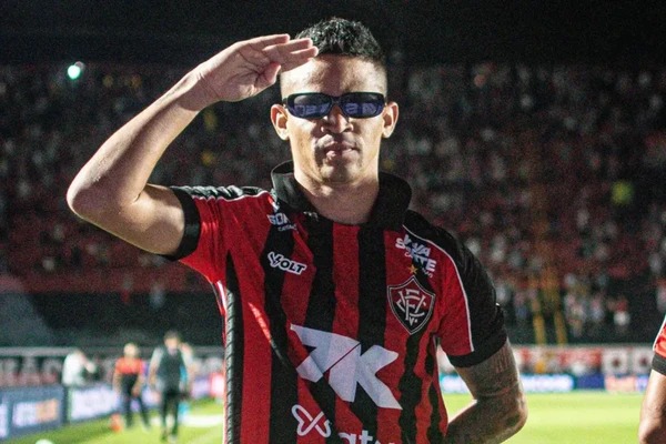 Vitória confirma compra de Erick, que se torna a contratação mais cara do clube