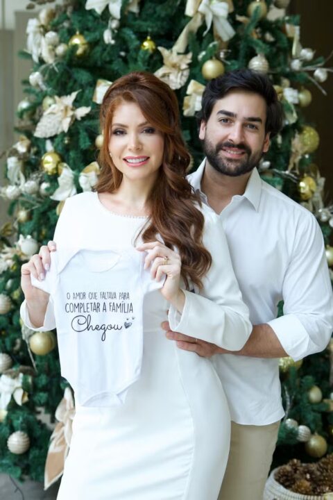 Após tratamento, ex-BBB Amanda Gontijo anuncia primeira gravidez