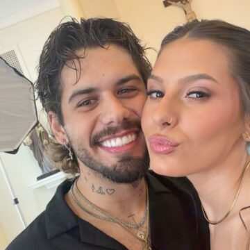 Ana Castela pega buquê durante casamento e Zé Felipe celebra