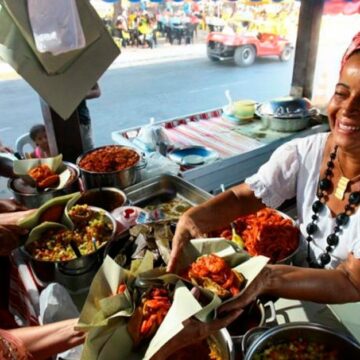Homenagem a Cira do Acarajé: Salvador inaugura efígie em Itapuã nesta quinta (4)