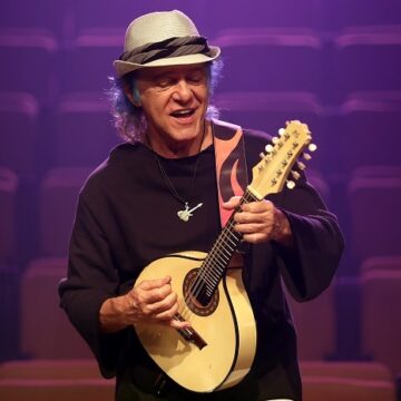 Armandinho Macedo pede ajuda após irmão ser diagnosticado com doença rara