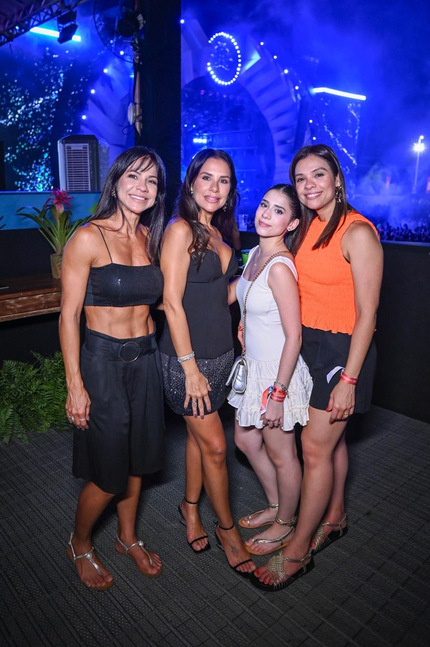 Evencia, Fabricia, Laura e Clarissa Teles