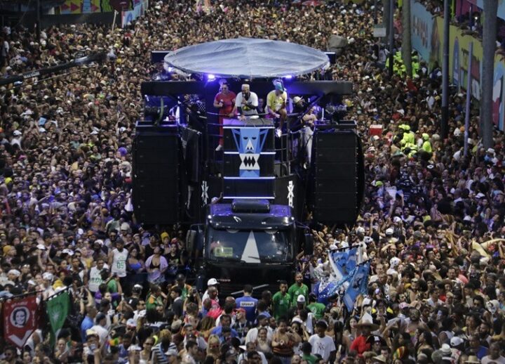 BaianaSystem confirma retorno do Navio Pirata ao circuito Dodô no Carnaval 2026