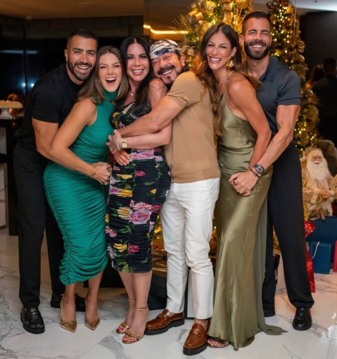 Bell Marques reúne filhos e noras para celebrar o Natal em Salvador