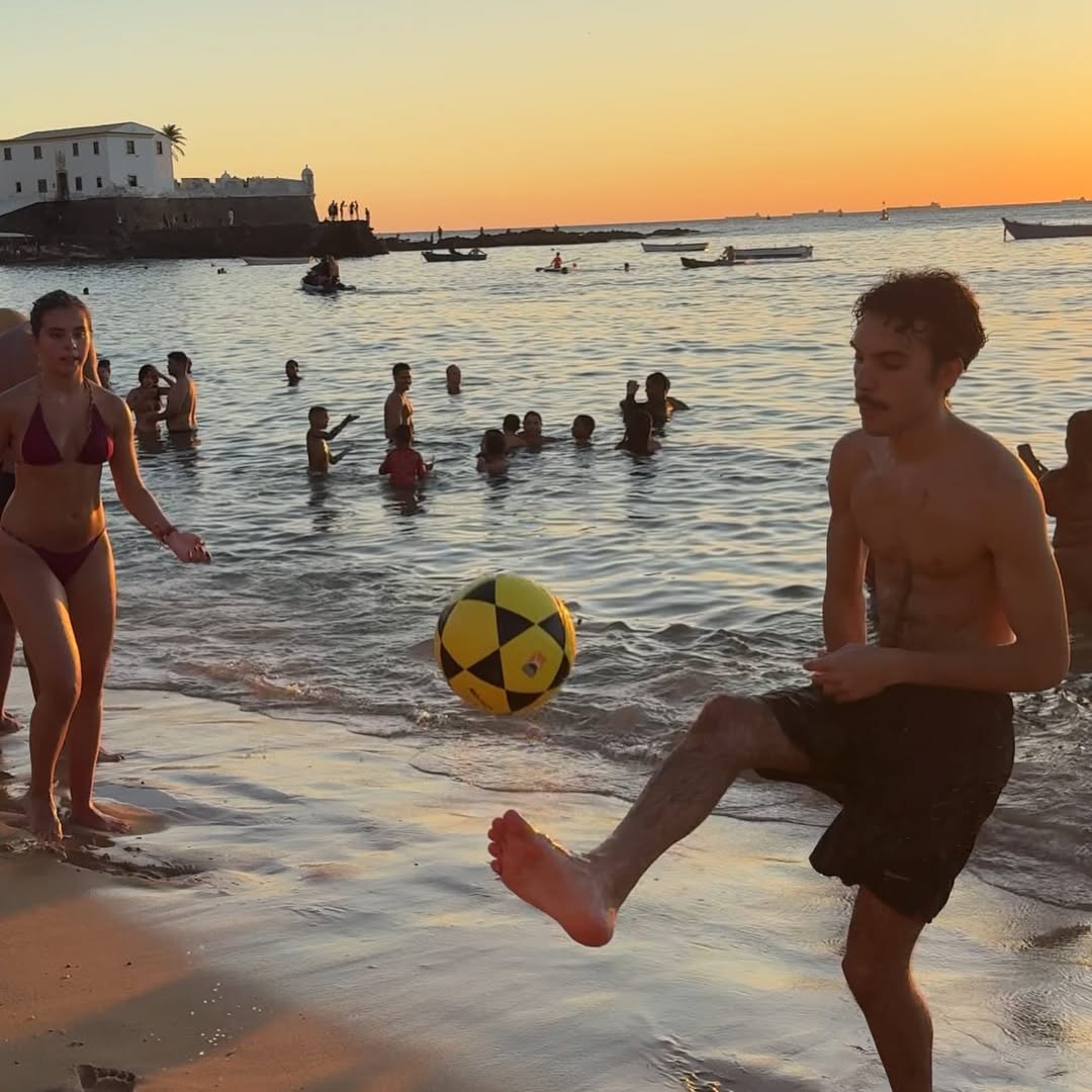 Neto de Gilberto Gil compartilha fotos de férias com a família em Salvador