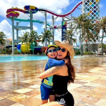 Bianca Andrade compartilha momento fofo com o filho Cris no Beach Park