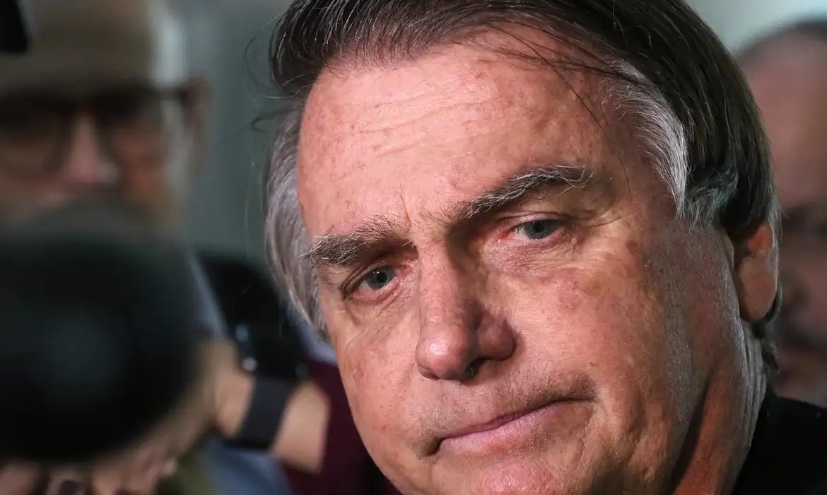Bolsonaro passa por cirurgia para correção de hérnia inguinal bilateral em Brasília