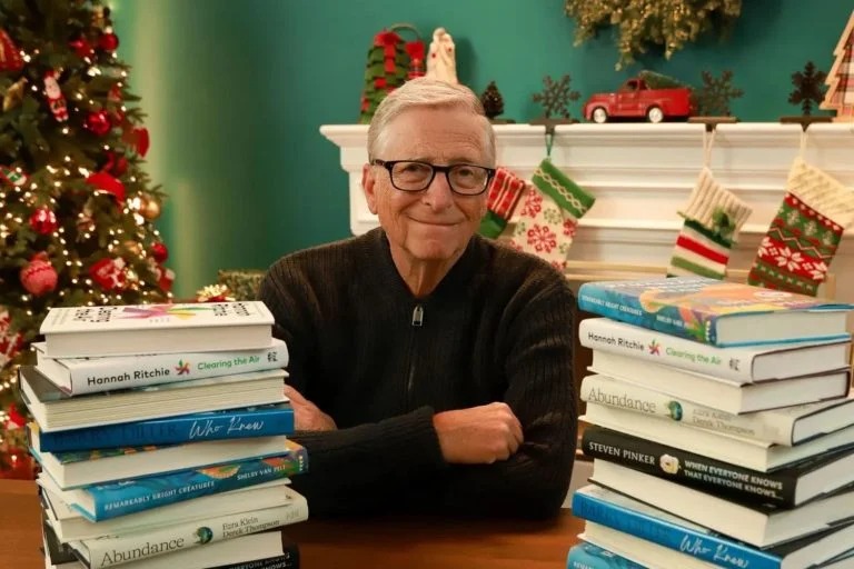 Bill Gates divulga lista com cinco livros para ler nas férias de fim de ano