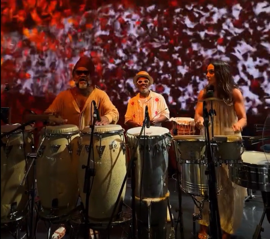 Brown e Ivete tocam percussão durante show de Gilberto Gil em Salvador; veja vídeo
