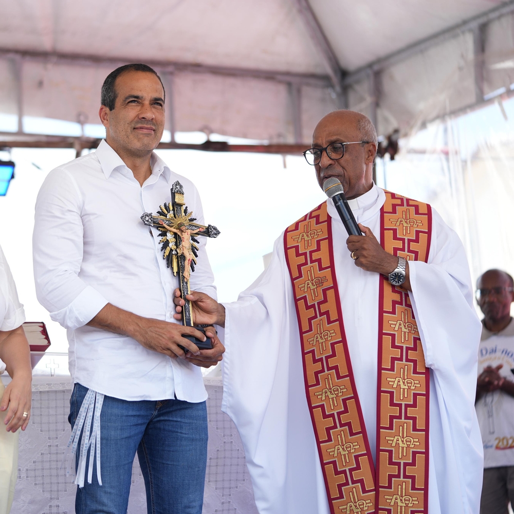 Prefeito Bruno Reis participa de missa na última sexta-feira do ano na Igreja do Bonfim