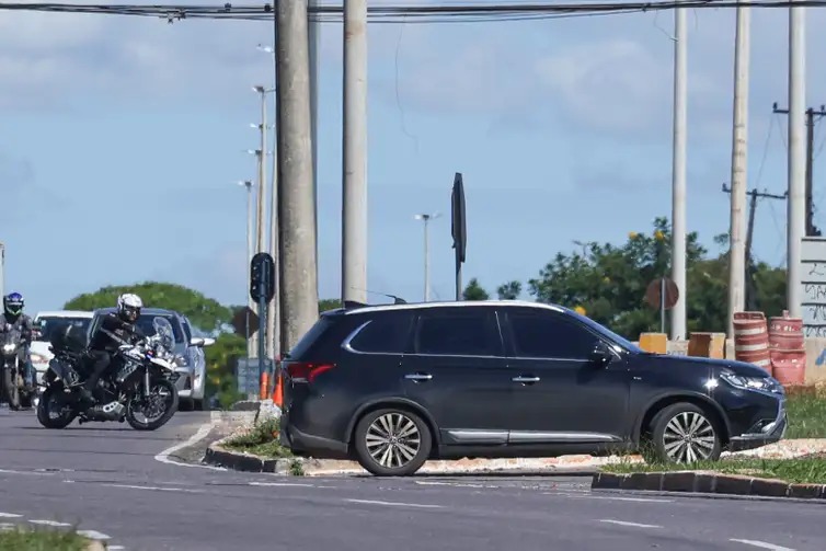 Jair Bolsonaro é internado em Brasília para cirurgia nesta quinta-feira