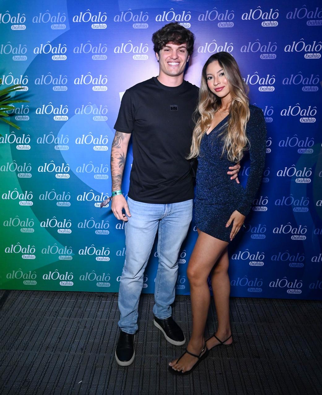 Caio Barigchun e Júlia Santos